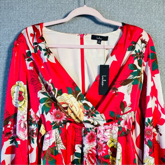 NEW Lulu’s XS Lovable Blossom Hot Pink Floral Print Satin Surplice Romper - Picture 7 of 11